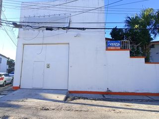 Propiedad con uso de suelo mixto (cuenta con área de oficina, recepción y bodega) en Cancún