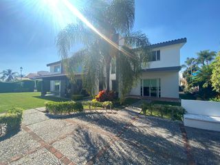 CASA EN VENTA EN LOMAS DE COCOYOC