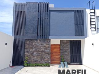 Residencia en Venta con Recamara en planta baja al Norte de Colima