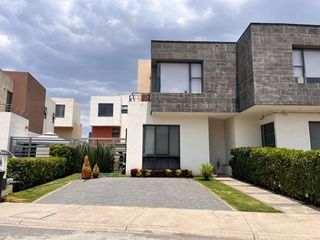 Casa en venta en fraccionamiento Villas del Campo en Calimaya, Estado de México, modelo Capri