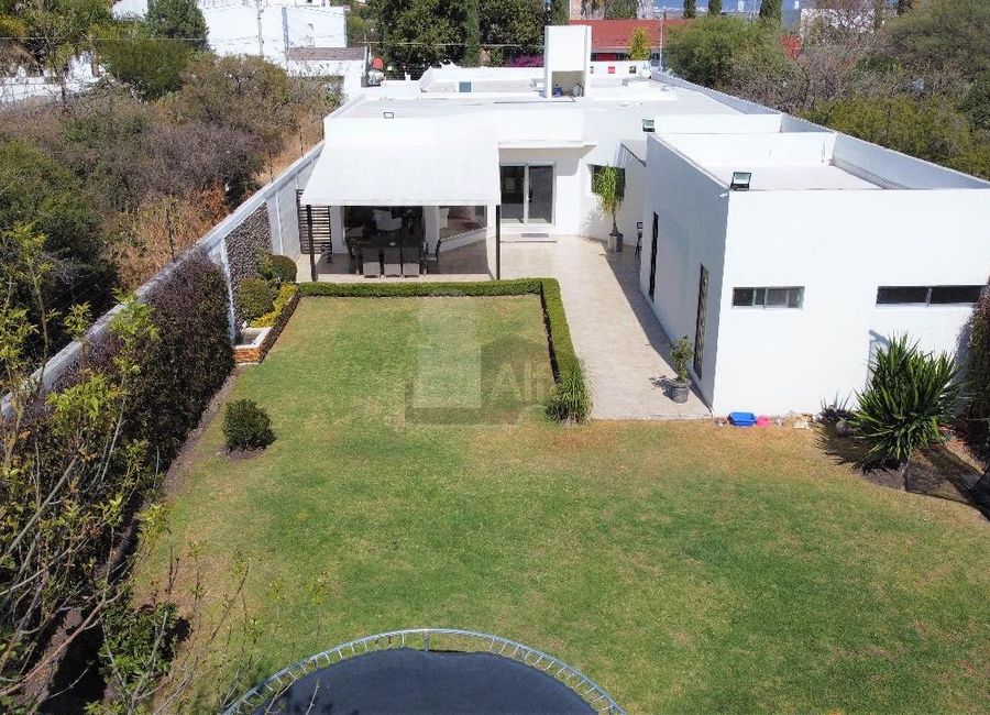 Casa de un piso, moderna y con muy amplio jardín en venta en Huertas La