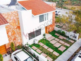 Bonita casa en Mision San Diego, Celaya con 3 recámaras y estudio opción a 4ta recámara en privada con seguridad y casa club con alberca.