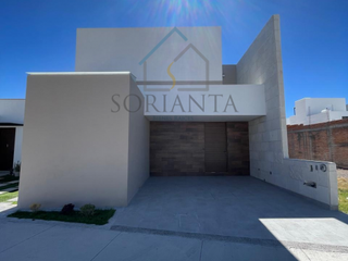 Casa en venta al poniente de la ciudad