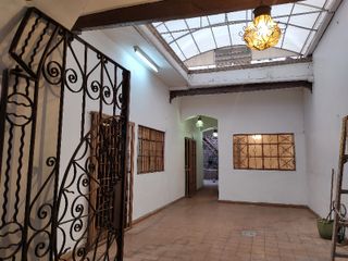 En Morelos Norte por la casa de la cultura del Centro de Morelia casa en venta  con excelente estado de conservación
