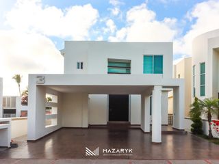 Casa en venta en Club Real con recamara en planta baja en Mazatlan Sinaloa
