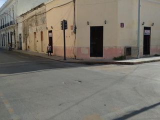 Excelente casa en esquina, ubicada en el primer cuadro del Centro de Mérida.