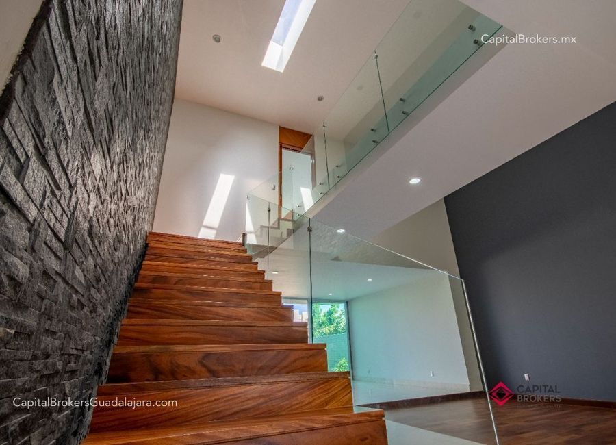 Casa de Lujo en Venta en Coto Colinas de San Javier | Lamudi.com.mx