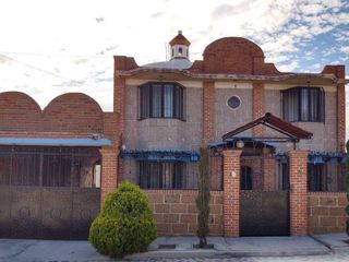 BONITA CASA TIPO CAMPESTRE EN VENTA, SE UBICA EN EL PUEBLO MÁGICO DE TEQUISQUIAPAN QUERÉTARO.