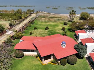 ¡Renta de Oportunidad! Casa en San Cristóbal frente al Lago de Chapala (más 3 cabañas)