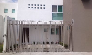 Casa en venta en Juriquilla a espaldas de la Universidad del Valle de México