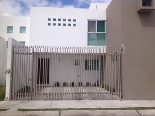Casa en venta en Juriquilla a espaldas de la Universidad del Valle de México