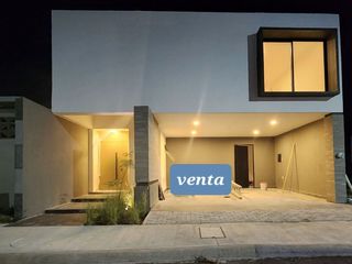 Casa en VENTA CON DOBLE ALTURA y recamara en planta baja fracc Lomas de la Rioja
