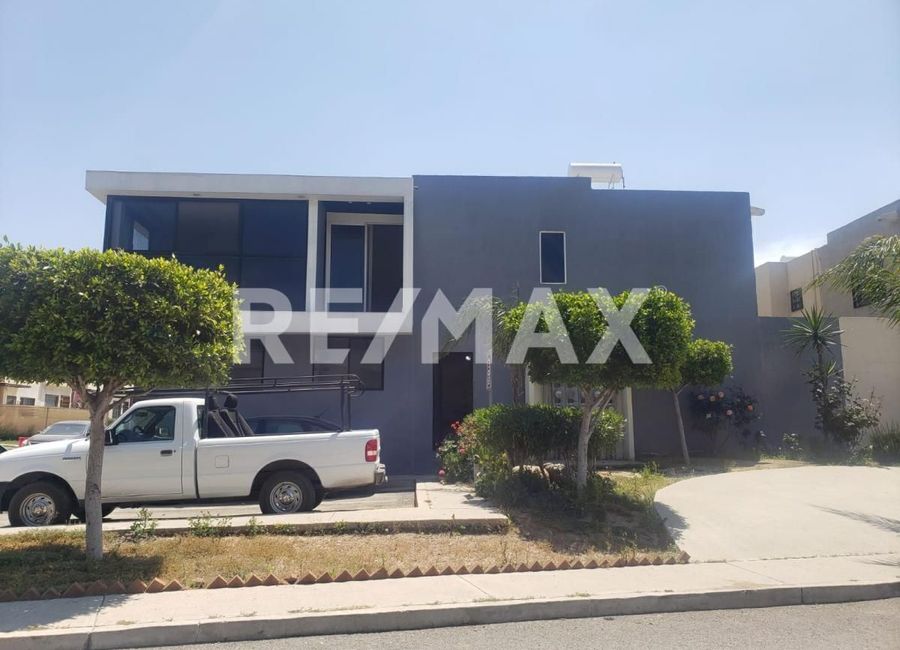 Casa En Venta En Pesos, En Lomas Terrabella, Tijuana B.c. 