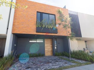 CASA EN VENTA EN SOLARES ALTANZA, ZAPOPAN.