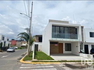 Se vende casa en fracc. Real del Valle Tlajomulco