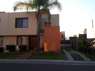 Se Vende Hermosa Casa en Puerta Real, 3 Recamaras, Jardín, ALBERCA y Palapa..