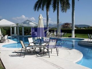 Villa con alberca interior frente a la marina en Ixtapa A16