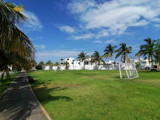 CASA EN VENTA CON ALBERCA REC. EN P.B. FRACC. LOMAS DIAMANTE RIVIERA VERACRUZANA