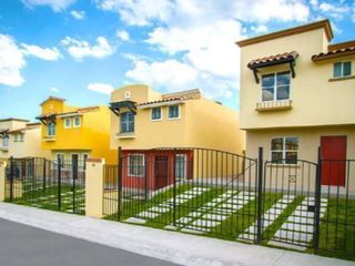 Preciosa Casa en Real Solare, Estilo Californiano, 3 Recamaras, 2.5 Baños, Linda