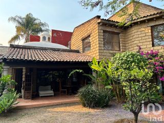Casa en venta en Lomas de Tetela, estilo Cuernavaca, Cuernavaca
