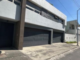 CASA c/ ASCENSOR, PANELES SOLARES, CISTERNA, Coch 4 CARROS, del PASEO RESIDENCIAL (SS HCV-029-54270)