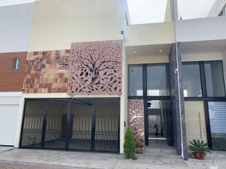 Casa en Venta  Semi Nueva - Calle Atlaco - Santiago Momoxpan