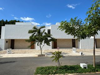Casa tipo Townhouse en privada en venta al norte de Mérida, Chuburna