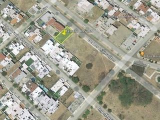 Único terreno sobre avenida Diamantes, zona Dorada en Colima