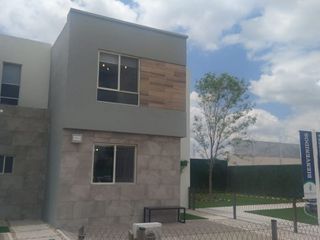 Venta de Casas en Valencia Residencial, Ciudad Maderas, 2 Recamaras, 1.5 Baños..