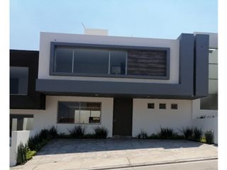 Moderna Casa en venta en Cañadas del Bosque Tres Marías L24 $3,100,000