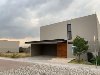 Hermosa Casa en Condominio excelente acabados en Lomas del Campanario Norte