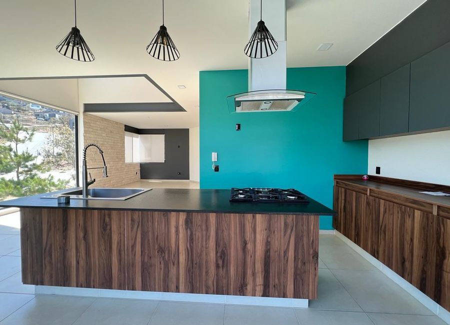 CASA EN VENTA FRACC RIO ALTOZANO, MORELIA. CONSTRUIDA EN 3 NIVELES CON