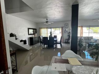 Confortable residencia de 6 recámaras en venta al norponiente de Mérida