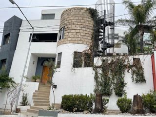 Casa en VENTA con 2 depas para renta San Jeronimo Monterrey