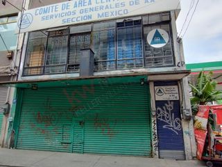 Se vende edificio con dos locales en la Colonia Tacuba
