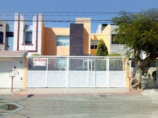 Hermosa Casa en Tejeda de 4 Recámaras, UNA EN P.B, Cochera, UBICADISIMA!
