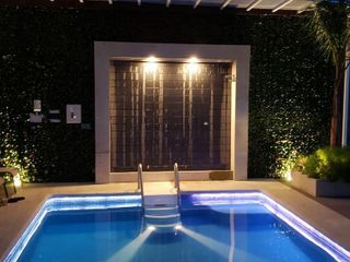 Luxury Residencia en Vista Real, Alberca Techada, 4 Recamaras, 3 Niveles, Jardí