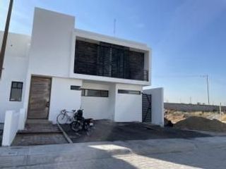 VENTA DE CASA EN SANTA ESMERALDA QUERETARO