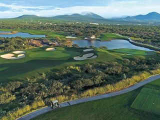 CASA COLINDANTE A CAMPO DE GOLF EN ZIBATÁ, QUERÉTARO