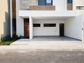 Casa en VENTA con recamara en planta baja Fracc LOMAS DE LA RIOJA