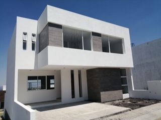 Se Vende Preciosa Casa en PUNTA ESMERALDA, con Hermoso Diseño de Autor, Estancia
