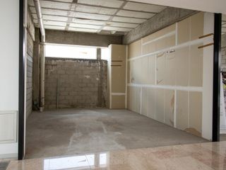Local 107 en Venta ó Renta en Torres Medicas sobre Periferico Ecológico