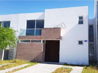 INVIERTE EN ESTA CASA CON UNA DISTRIBUCION INTELIGENTE QUE MAXIMIZA CADA ESPACIO. UBICADA EN UNA ZONA DE PLUSVALIA GARANTIZADA