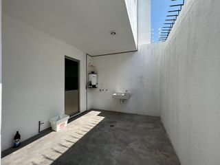 Casa alberca Venta Moderna en Privada Jiutepec, Morelos