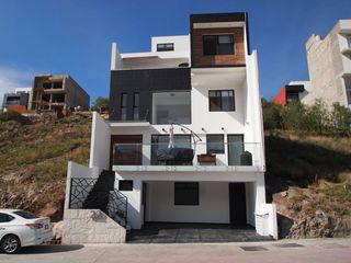 Venta casa nueva  con terminados de lujo en Vila Loma