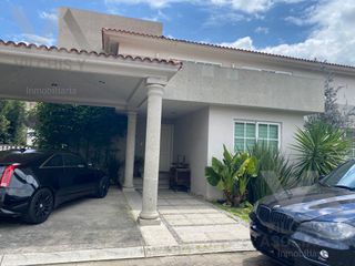 CASA EN VENTA EN FRACCIONAMIENTO GRAN ROBLE, ZONA DE GALERIAS METEPEC