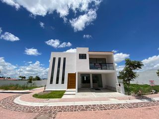 Hermosa Casa en Ciudad Maderas, EQUIPADA, 4ta Recamara en PB, Jardín, Alberca...