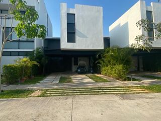 Casa en renta dentro de Arcadia, al Norte de Mérida