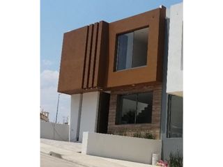 Moderna Casa en venta en Cañadas del Bosque Tres Marías L31 $3,590,000