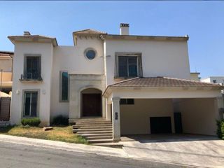 CASA EN VENTA por parque hundido CONTRY LA SILLA GUADALUPE